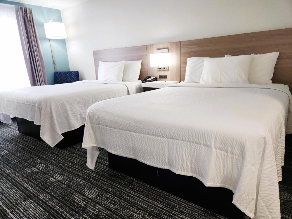 Queen Room with Two Queen Beds - Non-Smoking interior